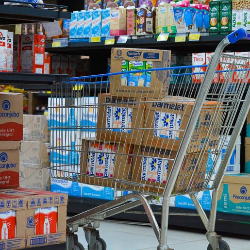 Preço do leite pode chegar aos R$ 7 em Santa Catarina