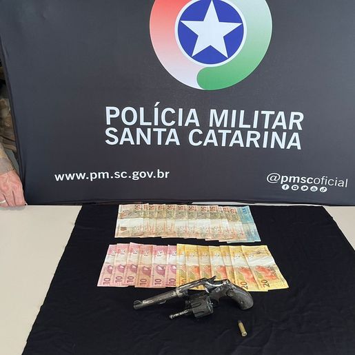 Homem é preso pela PM por porte ilegal de arma de fogo em São Miguel do Oeste