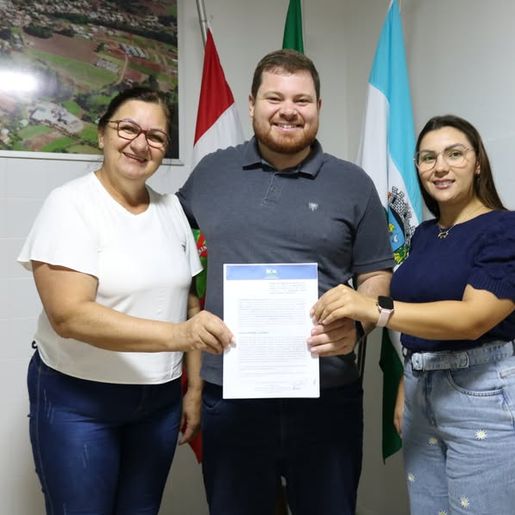 Iporã do Oeste assina termo de fomento com CFR Esperança