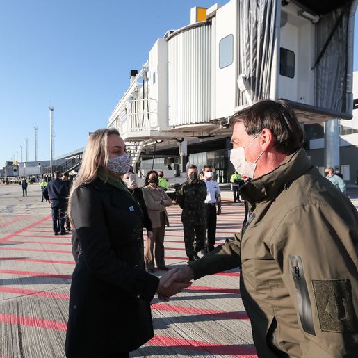 Bolsonaro garante apoio do Governo Federal para reconstrução de estruturas danificadas