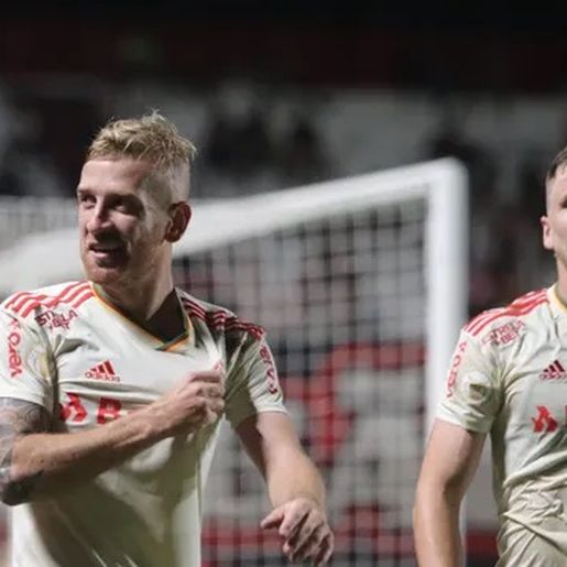 Com dois de Pedro Henrique, Inter vence Atlético-GO e segue à caça do Palmeiras