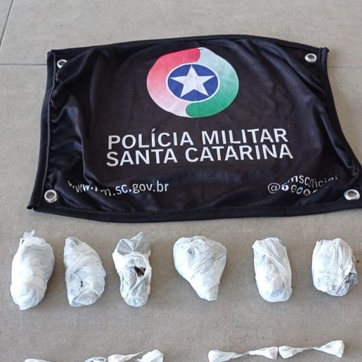 Polícia Militar prende homem com drogas prontas para venda em Anchieta