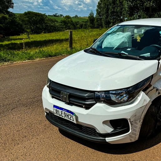 Condutor passa mal e colide com carro em ônibus em São Miguel do Oeste