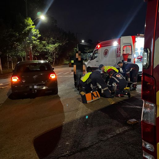 Mulher atravessa rua fora da faixa e acaba atropelada em SMOeste