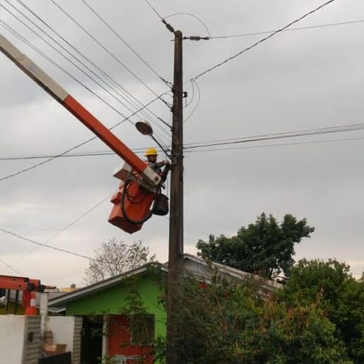 Prefeitura faz manutenção da iluminação pública em diversas ruas de Palma Sola