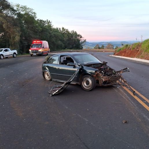 Dois jovens morrem em saída de pista de veículo na SC 283, em Palmitos
