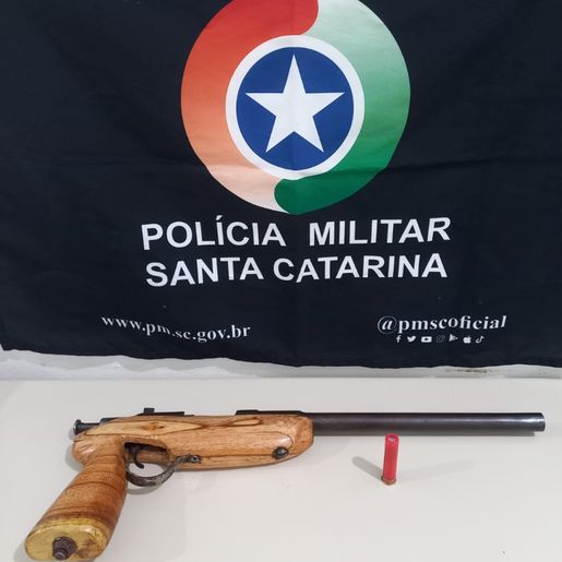 Polícia Militar apreende arma com jovem de 19 anos