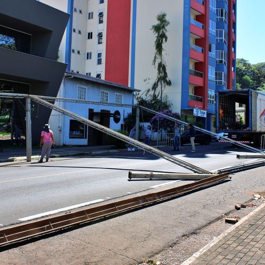 Estrutura do XX Motocão começa tomar forma na praça central de SMOeste