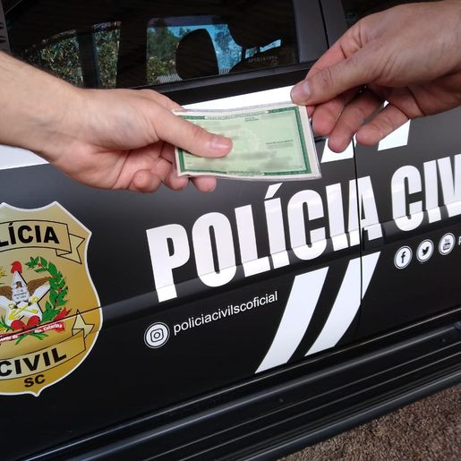 Polícia Civil de Itapiranga restitui diversos documentos de identificação