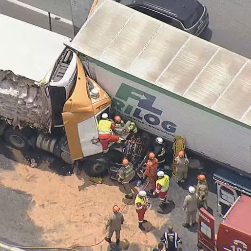 Motorista de carreta com placas de Descanso morre em grave acidente no RJ