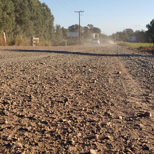 Falta de chuvas dificulta trabalhos na recuperação da malha viária em Tunápolis