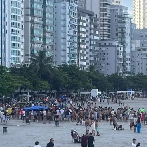 Confusão na Praia Central de Balneário Camboriú termina com três esfaqueados e um preso