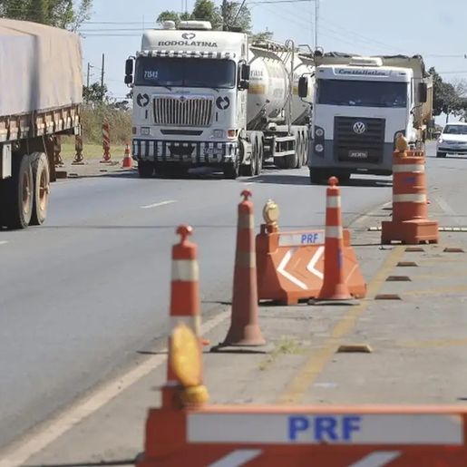Motoristas das categorias C, D e E têm até esta terça para fazer exame