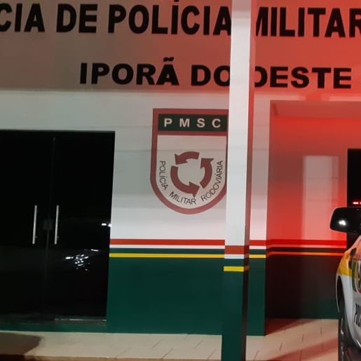 Motorista embriagado ameaça policiais, danifica viatura, foge da delegacia, mas acaba preso