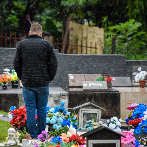 Mesmo com chuva, Dia de Finados tem boa movimentação de público