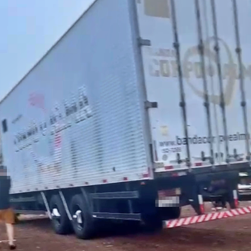 Homem morre atropelado por caminhão de banda, em Palmitos