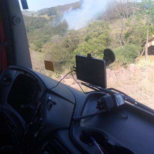 Incêndio florestal mobiliza bombeiros em São José do Cedro
