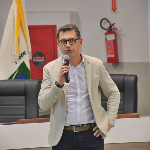 Cobranças por recursos e promessas de melhorias marcam audiência sobre a Willy Barth, em SMOeste