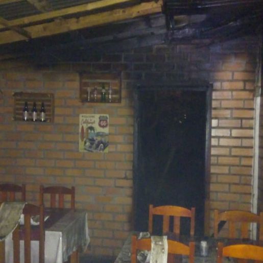 Corpo de Bombeiros de Anchieta atende incêndio em restaurante