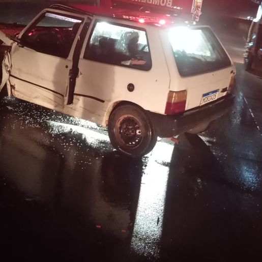 Homem fica ferido em colisão entre carro e caminhão na BR-163, em Guaraciaba