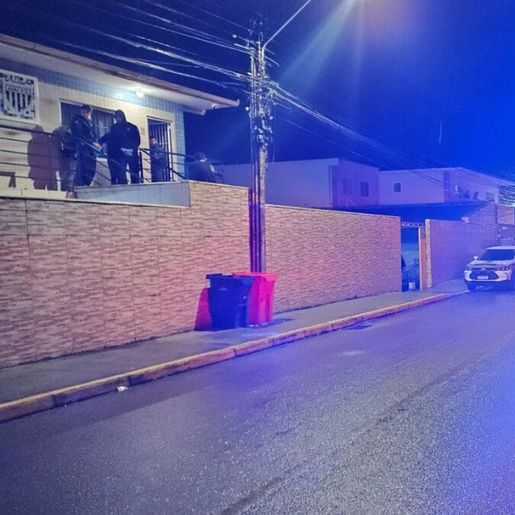 Ataque a tiros termina com homem morto e bebê em estado grave em Florianópolis