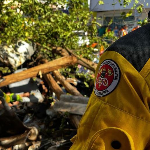 Colisão seguida de capotamento deixa seis feridos na BR-163