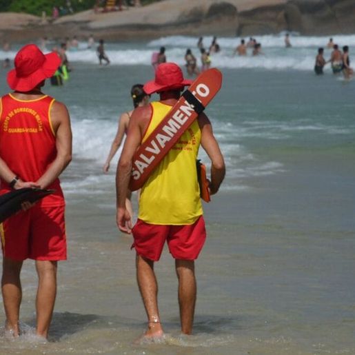 Quase 600 pessoas são salvas de afogamentos entre o Natal e o Ano-Novo em SC