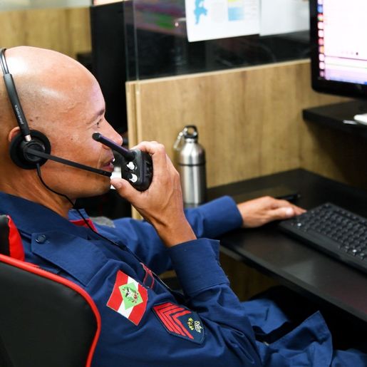 Bombeiros de SC lançam sistema inédito no Brasil que permite acompanhar viatura em tempo real