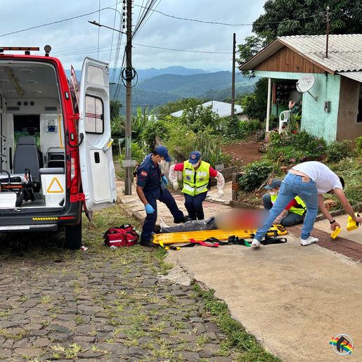 Homem fica ferido após cair de prédio em São Miguel do Oeste