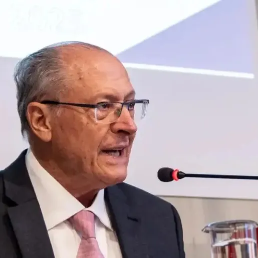 Alckmin confirma saída de ministério em abril