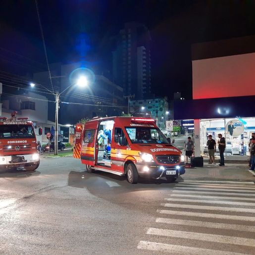 VÍDEO: Colisão no centro deixa homem ferido em São Miguel do Oeste