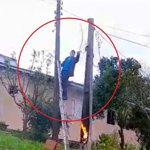 Morador corta fio de energia elétrica após fogo em poste; vídeo