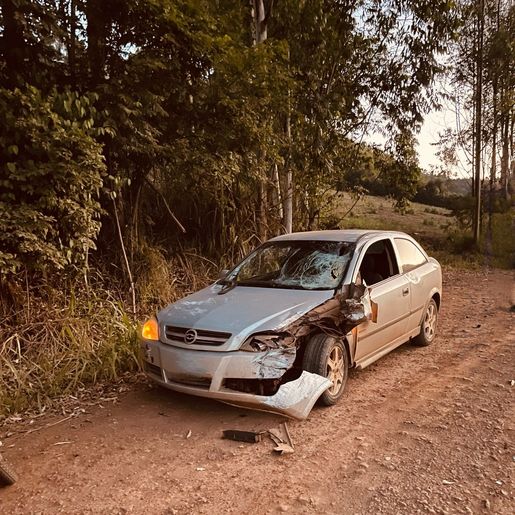 Colisão entre carro e moto deixa uma pessoa gravemente ferida no interior de Mondaí