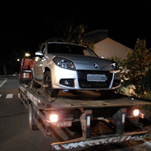 Motorista recusa bafômetro após veículo colidir em carro estacionado em Itapiranga