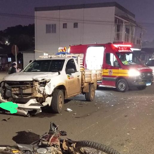 Acidente entre moto e caminhonete deixa um ferido em São José do Cedro