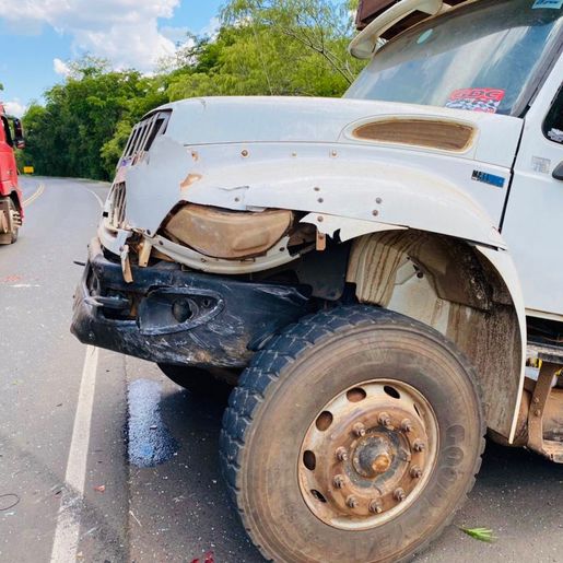 VÍDEO: Colisão traseira na BR 282 deixa jovem levemente ferida