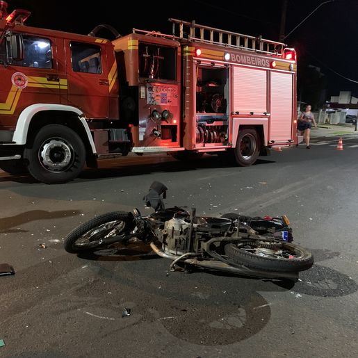 VÍDEO: Motociclista sofre ferimentos graves em colisão traseira