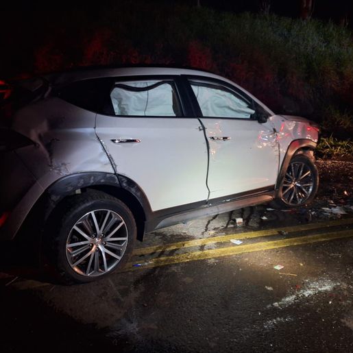 Motorista abandona carro após sair da pista e bater em barranco na SC-386, em Mondaí