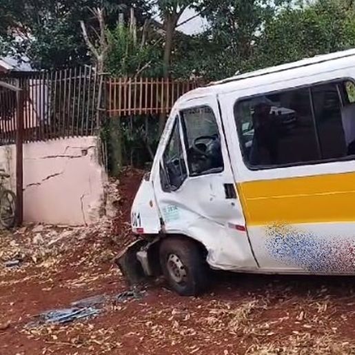 Oito crianças ficam feridas em acidente com Van escolar em Pato Branco