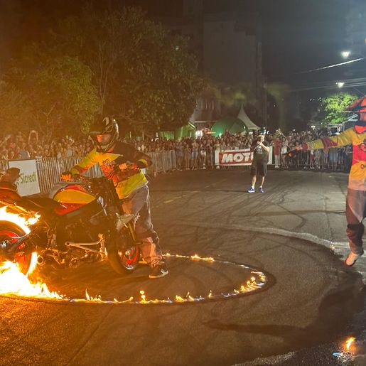 XX Motocão: Noite de sábado atrai grande público na praça central de SMO