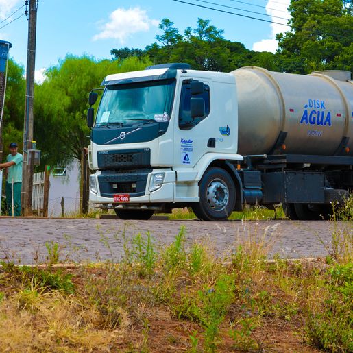 Transporte de água com caminhão pipa começa nesta quarta em SMOeste