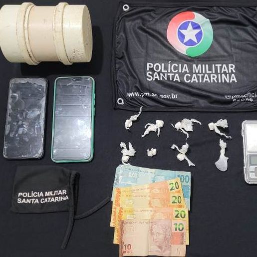 Polícia Militar realiza apreensão de drogas e demais objetos em Riqueza