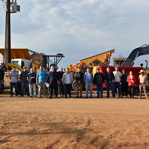 Associações de máquinas recebem mais de R$ 650 mil em implementos agrícolas