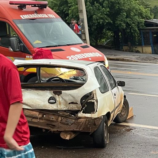 Acidente no centro de Saltinho deixa dois feridos