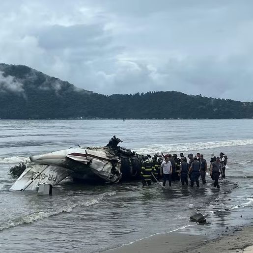 Cai avião de pequeno porte em Ubatuba (SP)