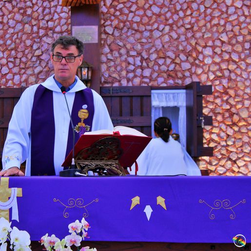 FOTOS: Celebração de Finados reúne cerca de mil pessoas em SMOeste