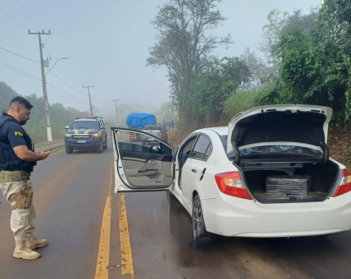 PRF apreende 120 kg de maconha na BR-282 e prende trio em Iraceminha