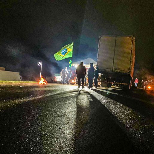 Ministro Alexandre de Moraes ordena imediata liberação de vias bloqueadas