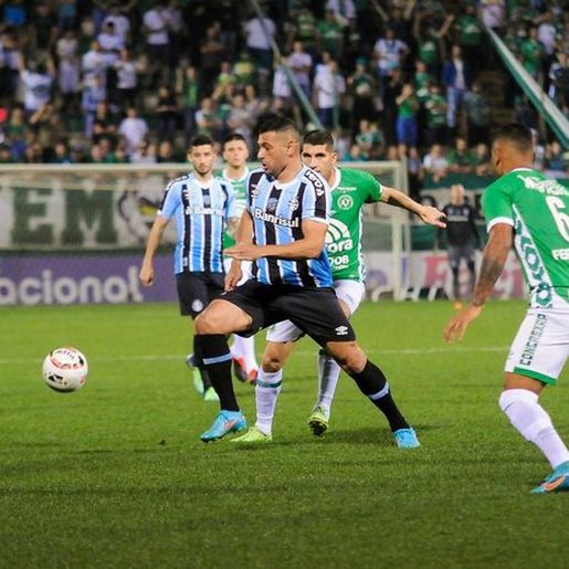 Tudo igual: Chapecoense e Grêmio ficam no empate sem gols na Arena Condá
