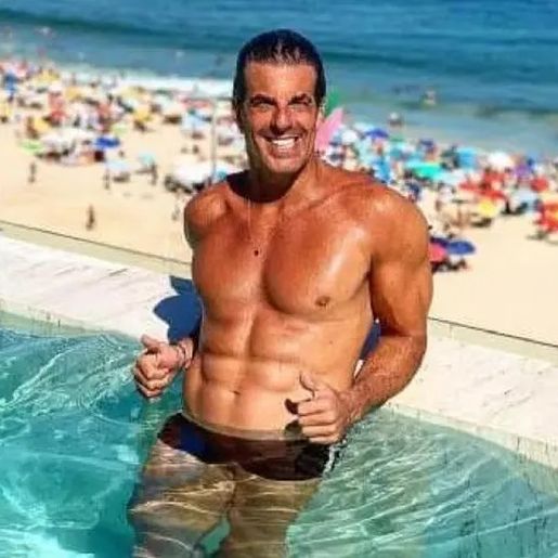 De quem era o milionário clube flutuante que naufragou em Balneário Camboriú